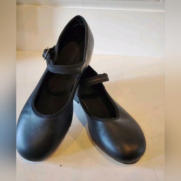 CAPEZIO Dance Tap Shoes size 6 GUC - Picture 2 of 5